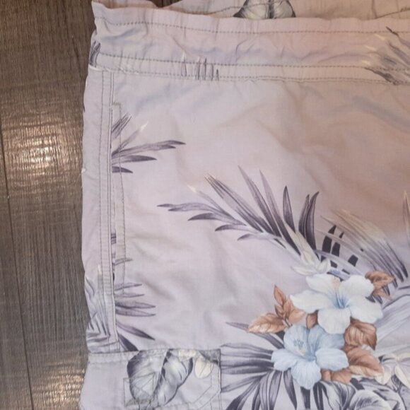TOMMY BAHAMA Hawaiian Floral Swim Trunks Tropical Cargo Bathing Suit - Picture 5 of 16